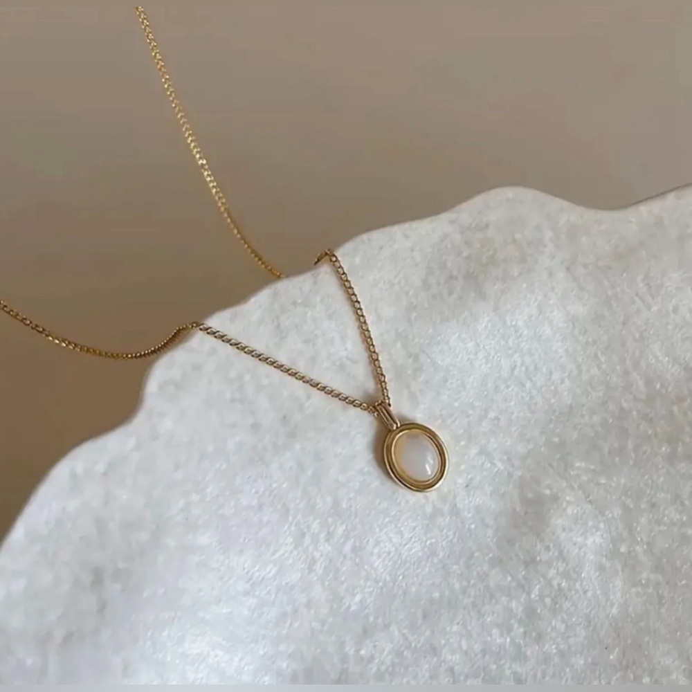 White Stone Minimal Necklace